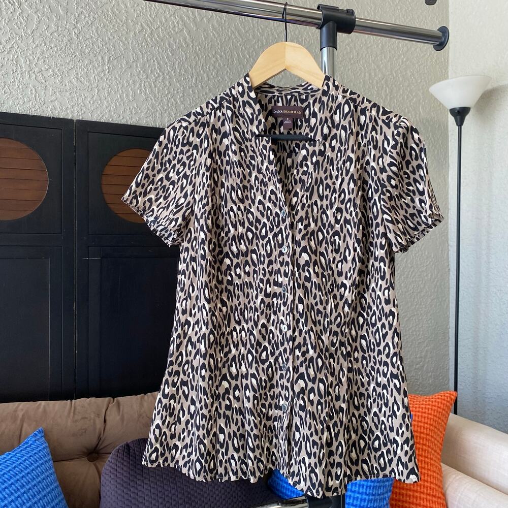 Dana Buchman Button Up Shirt Short Sleeve V Neck Leopard Print Gray Black Small